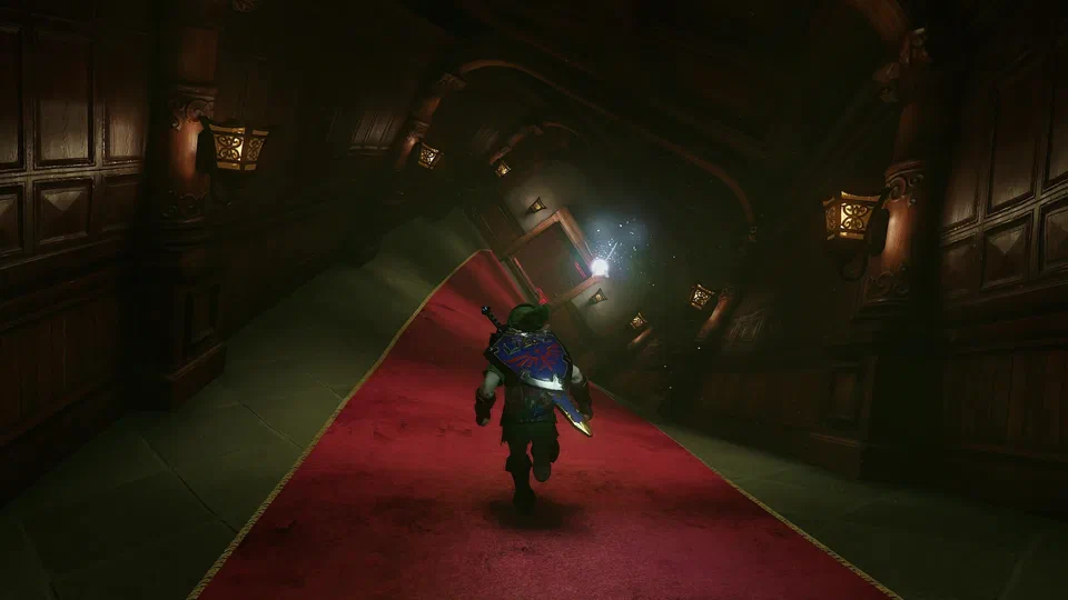 Adult Link running down the Forest Temple's twisted hallway, a wood-panelled corridor with lanterns that corkscrews ahead of him so the red carpet spirals up the wall, Navi ahead